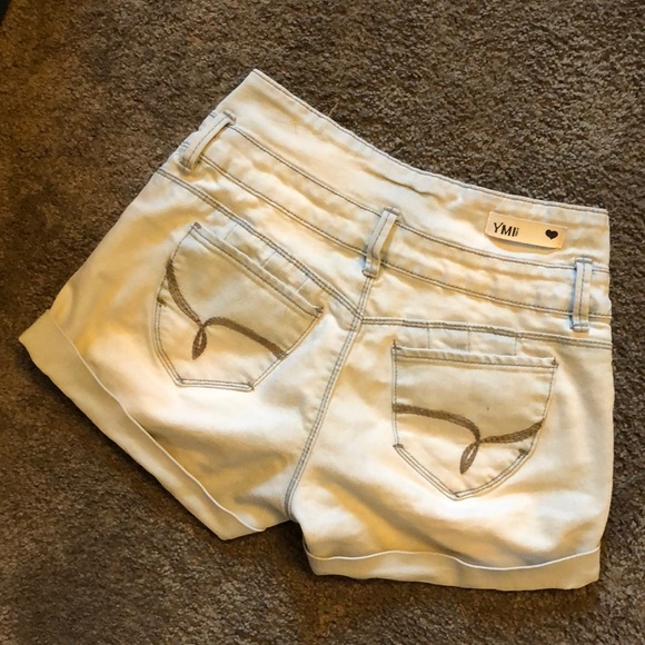 light wash high-waisted shorts - Picture 3 of 3